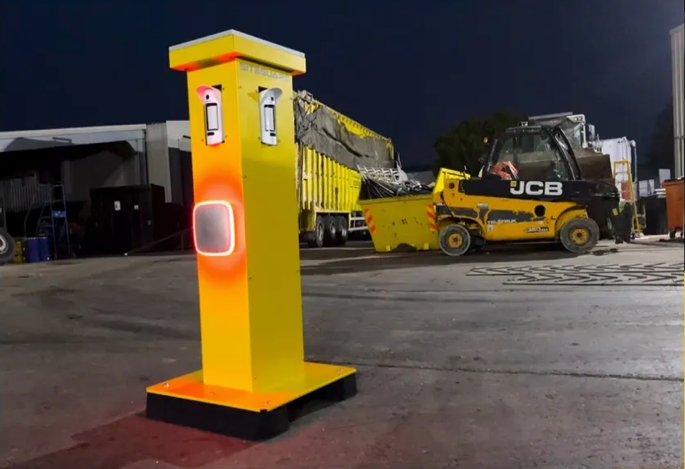 TerreinVeilig Bewakingszuil wit incl. Ajax systeem | Zonnepaneel | Oplader | Accu